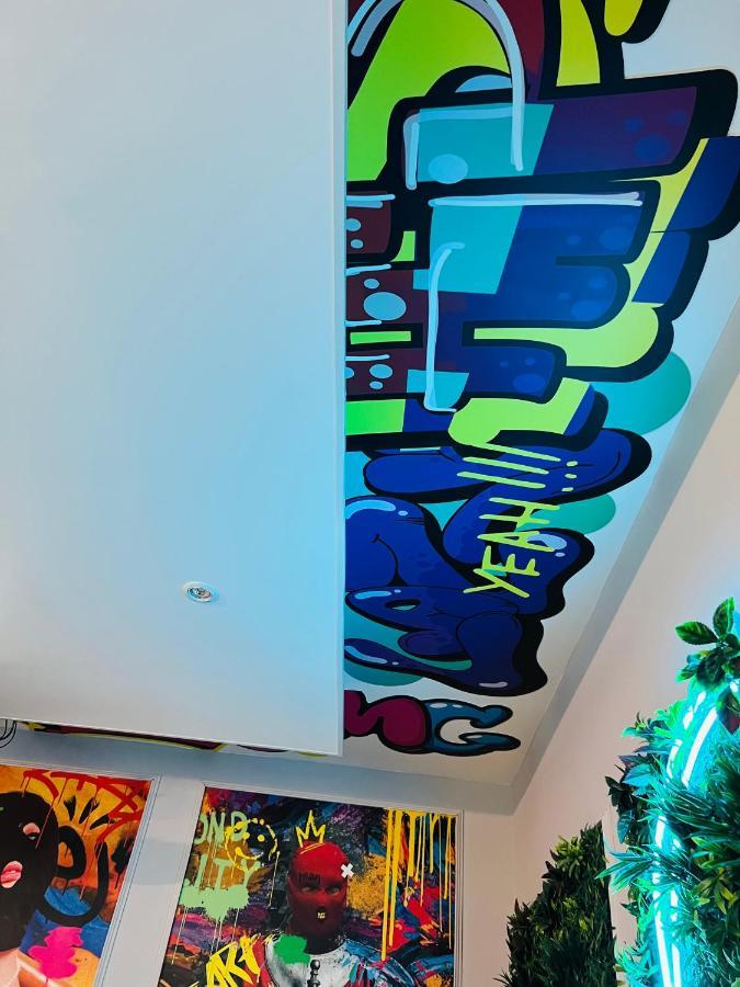 Apartment Capsule Street Art - Sauna- Jacuzzi - Playstation 5 - Billard - Netflix - Cinema - Terrasse *