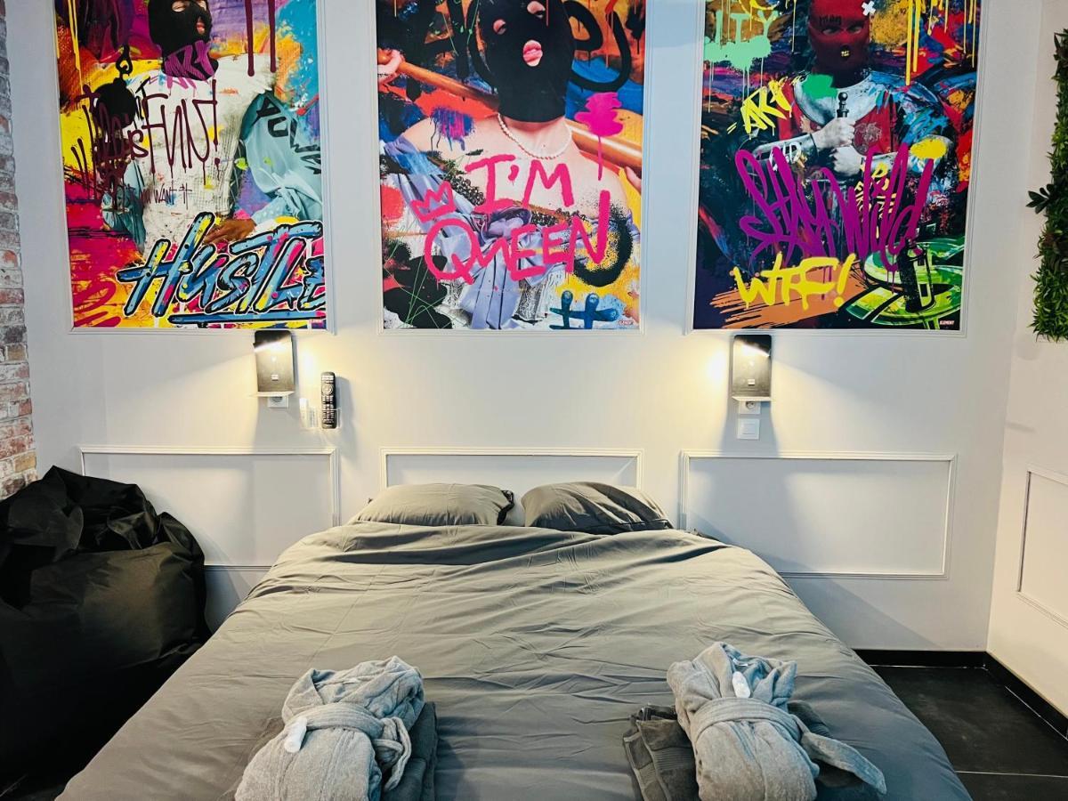 Apartment Capsule Street Art - Sauna- Jacuzzi - Playstation 5 - Billard - Netflix - Cinema - Terrasse